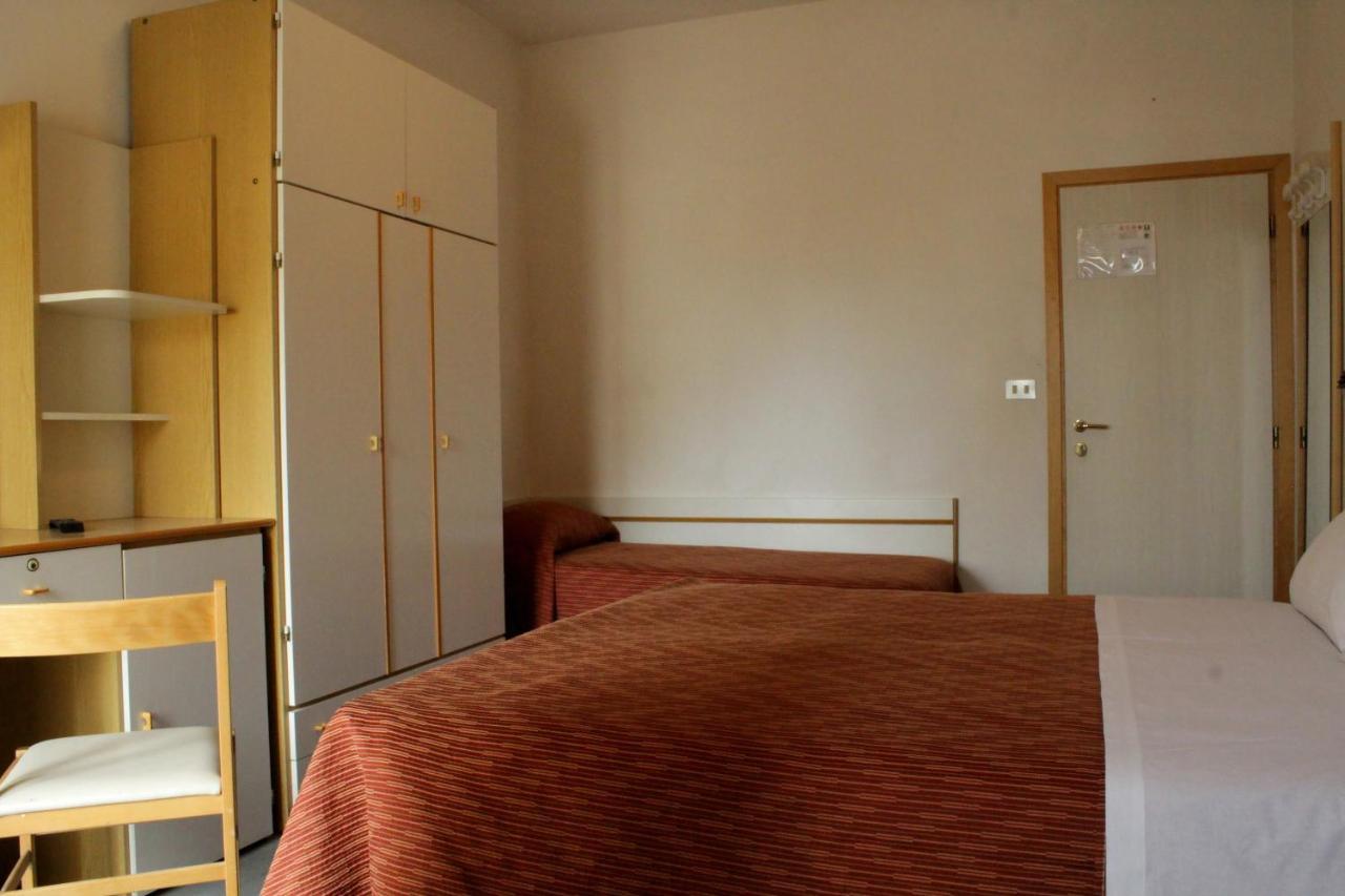 Hotel Clara Риччоне Экстерьер фото