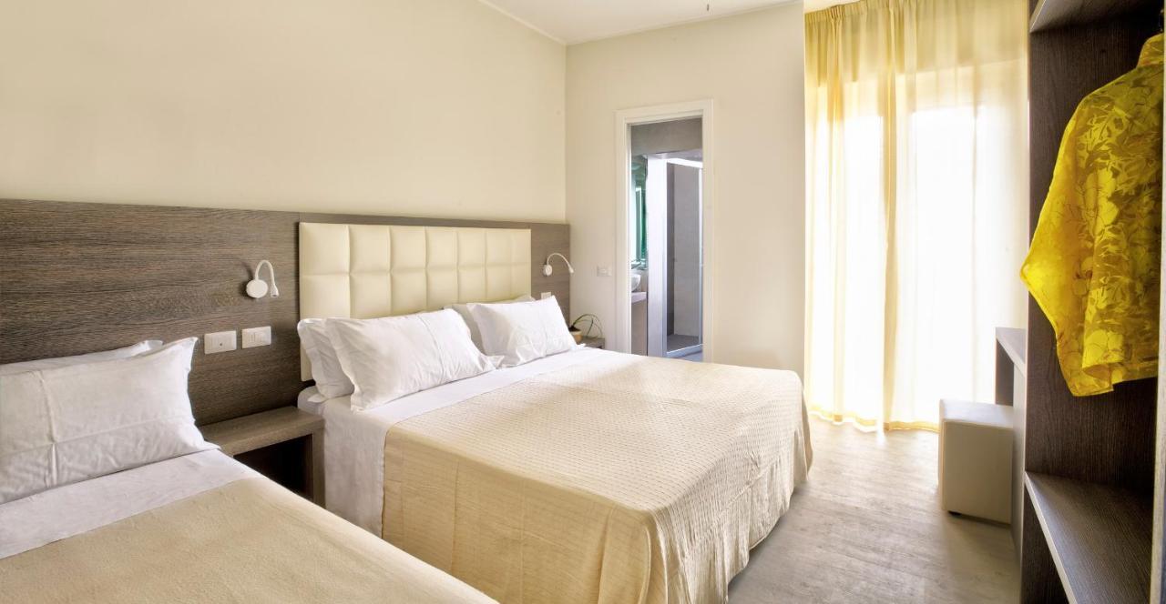 Hotel Clara Риччоне Экстерьер фото