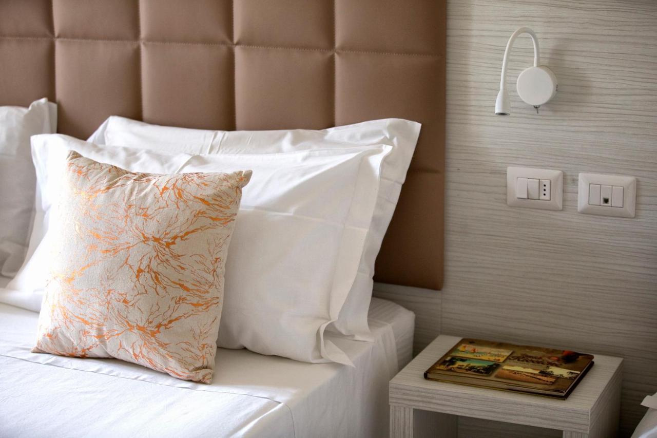 Hotel Clara Риччоне Экстерьер фото